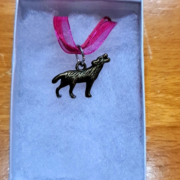 Bronze Howling Wolf Necklace - Picture 1 of 5